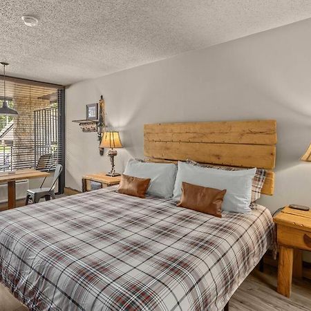 Stonegate Lodge Fire Pit 50In Tv Salt Water Pool Fast Wi-Fi Room #301 Eureka Springs Exterior photo