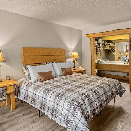 Stonegate Lodge Fire Pit 50In Tv Salt Water Pool Fast Wi-Fi Room #301 Eureka Springs Exterior photo