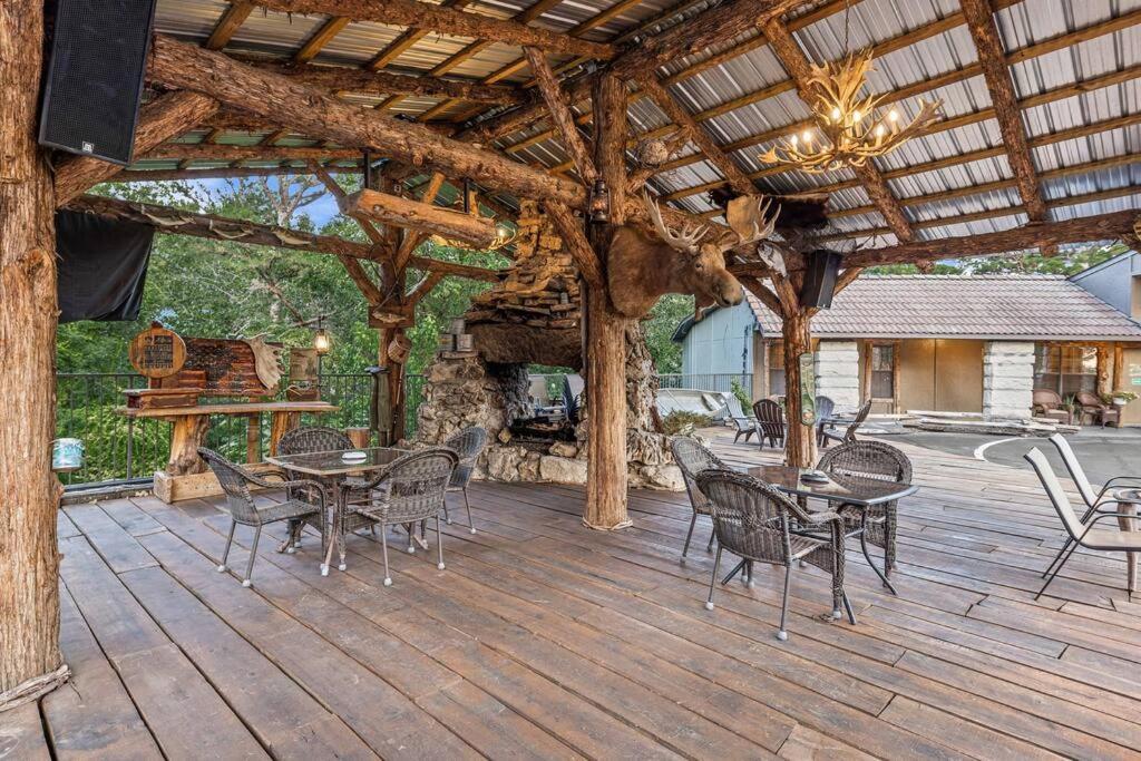 Stonegate Lodge Fire Pit 50In Tv Salt Water Pool Fast Wi-Fi Room #301 Eureka Springs Exterior photo